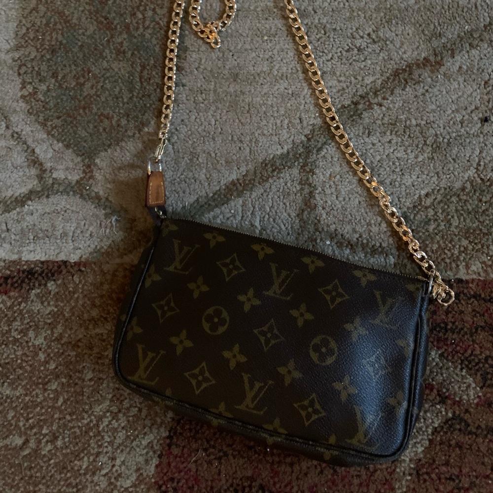 Louis Vuitton Pochette